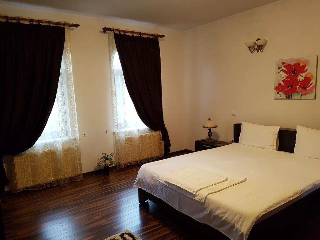 Liz Residence 피테슈티 외부 사진