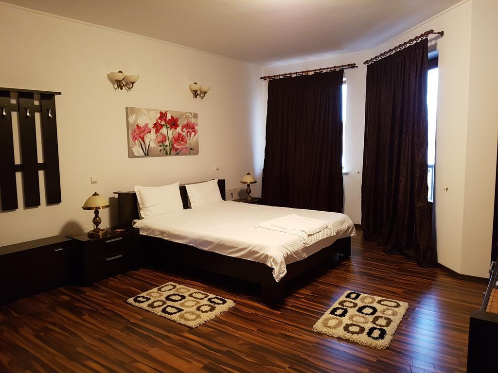 Liz Residence 피테슈티 외부 사진